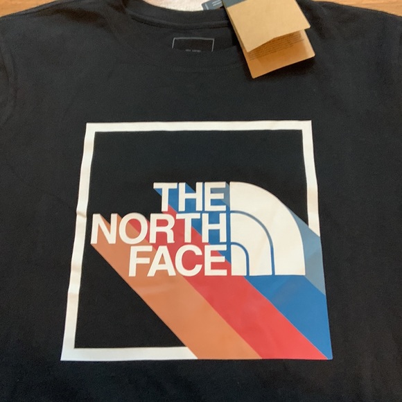 Women's The North Face graphic tee NWT - Picture 2 of 4